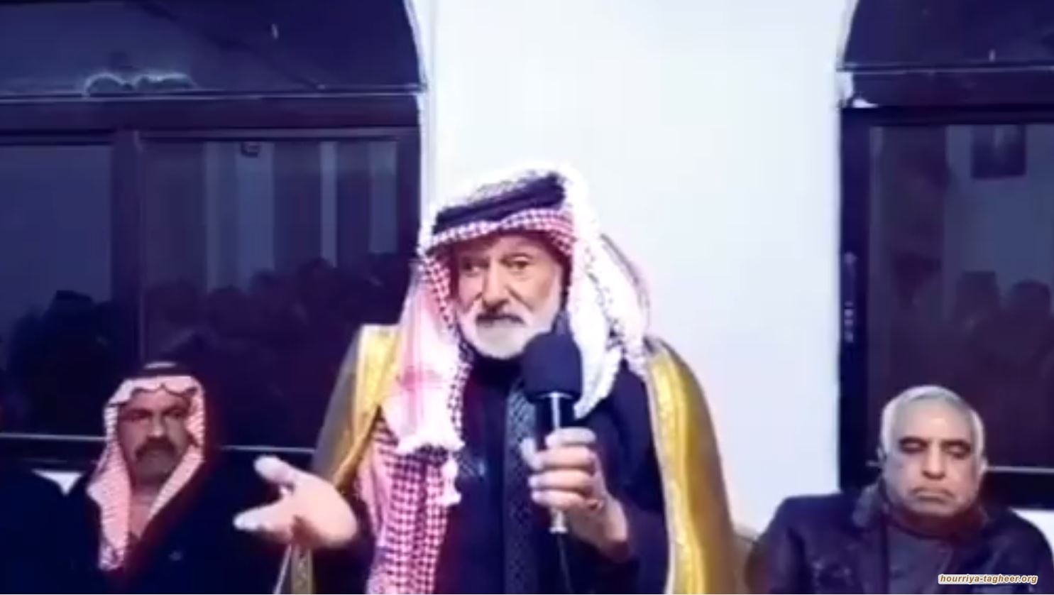 يا ليت شيوخ قبائل السعودية يتعلمون الشجاعة من هذا الشيخ