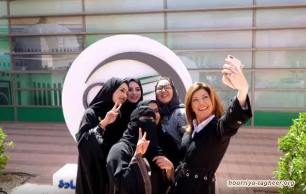 قبلات علنية واحتفال بالطلاق وملابس قصيرة.. سعوديات يثرن ضجة