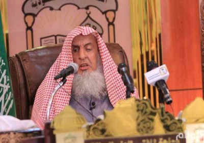 مفتي السعودية واصفا هذه الأيام بـ “المريرة” ومطالبا السعوديين بالصبر على القرارات الأخيرة: صدرت لأمر عارض ...