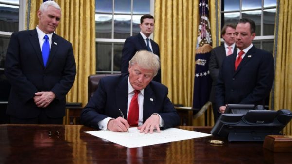 إندبندنت: ترامب يستثني الارهاب السعودي من حظر السفر