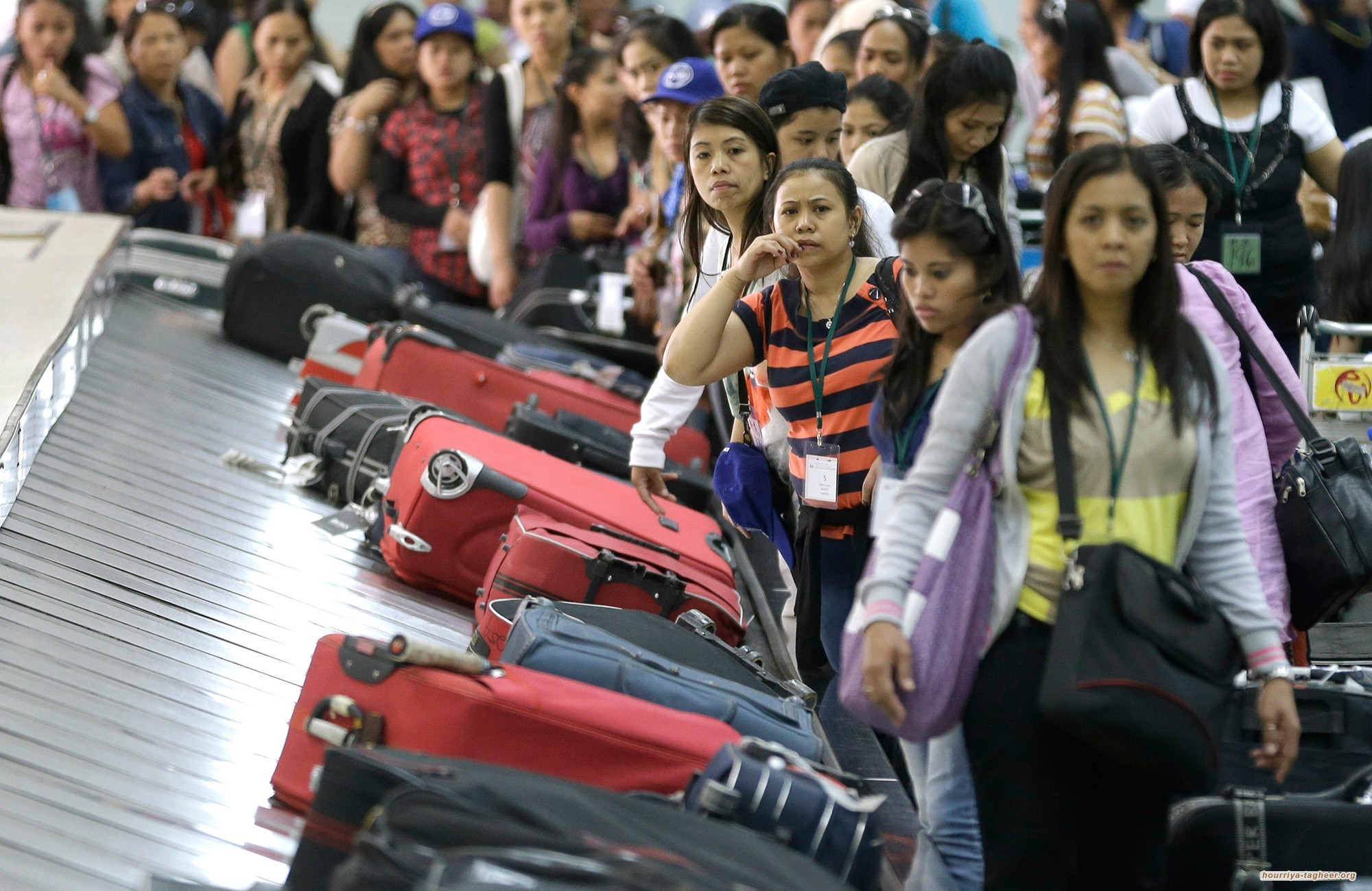 الكفالة في الخليج.. إرث استعماري تحوَّل إلى مقصلة للوافدين