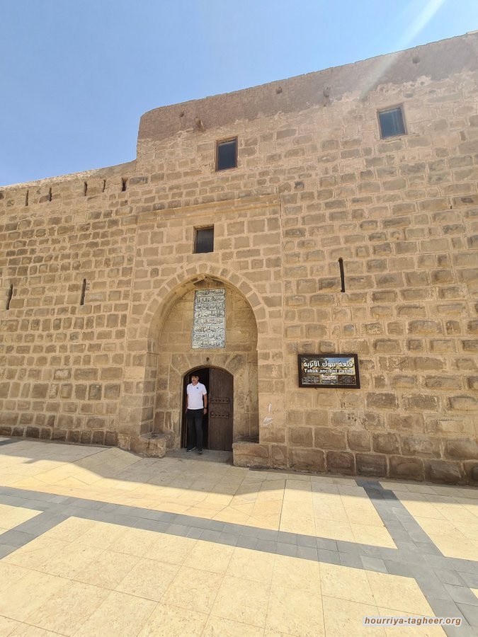 صهيوني في السعودية يدنس مكان نزل به النبي محمد