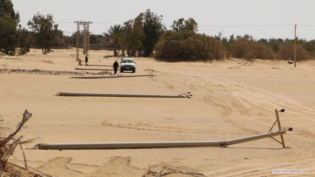 الرياح الشديدة والأمطار الغزيرة تسقط أعمدة كهرباء في جدة