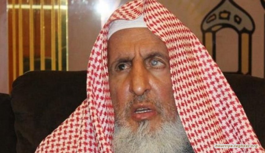 مفتي السعودية يخرج عن النص ويحتج على قرار خفض صوت مكبرات المساجد