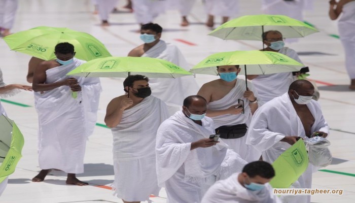 السعودية تروج لرؤية 2030 بشمسيات في مطاف المسجد الحرام