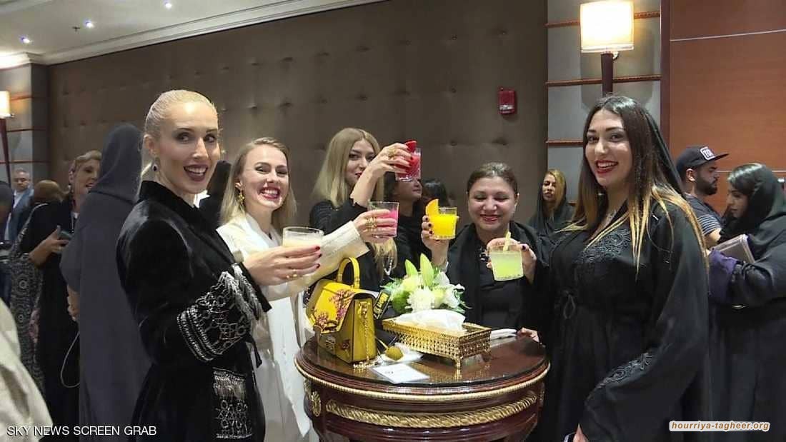 تركي آل الشيخ يروّج لعرض أزياء غير محتشمة