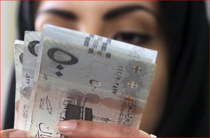 في بلد الذهب الاسود ..عدد هائل من السعوديين يتقدمون بطلبات رسمية للحصول على دعم مالي!