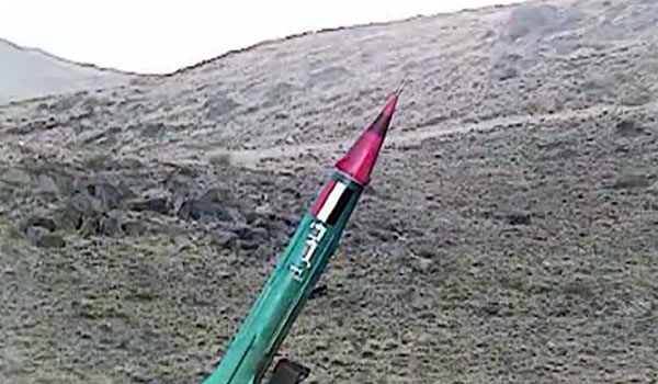 صاروخ باليستي يمني يستهدف مطار أبها السعودي ويصيب هدفه بدقة 