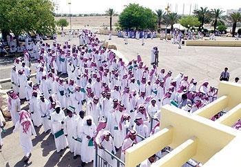 تحـديات توطين العـمالة في السـعـودية