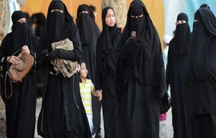 التايمز البريطانية : السعوديات يتذوقن الحرية مع تقليص دور المطاوعة