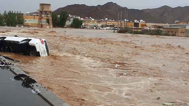 أمطار فبراير ’تعوم’ الفساد وتفضح المستور.. هل من يحاسب؟؟