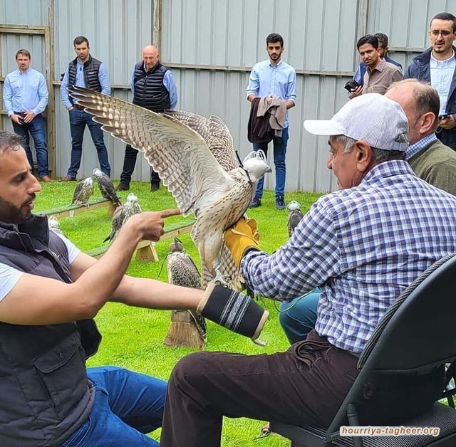 إطلالة جديدة وغريبة للأمير مقرن بن عبد العزيز في لندن