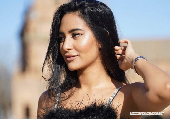 عشيقة اللاعب المغربي ياسين بونو تلتحق بنادي العاريات السعودي