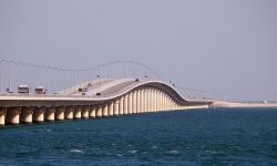 السلطات السعودية تغلق جسر الملك فهد